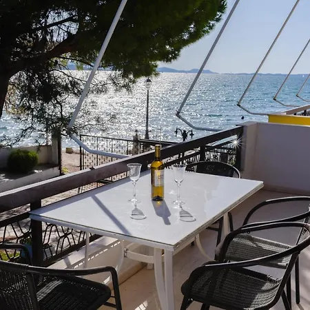 Vandorou-lefkada Lägenhetshotell 3*