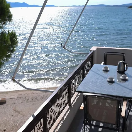 Vandorou-lefkada 3*